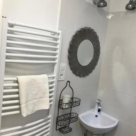 Karolina Vendeghaz Pensiune