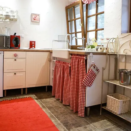 Karolina Vendeghaz Pensiune